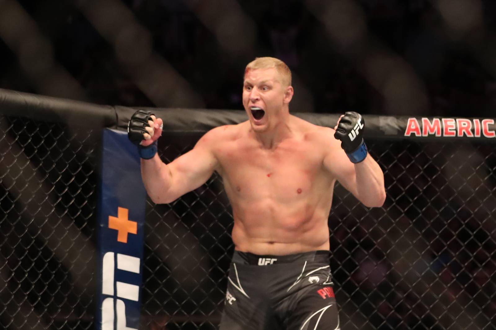 Харитонов: &laquo;У Павловича только один шанс победить Волкова&raquo;