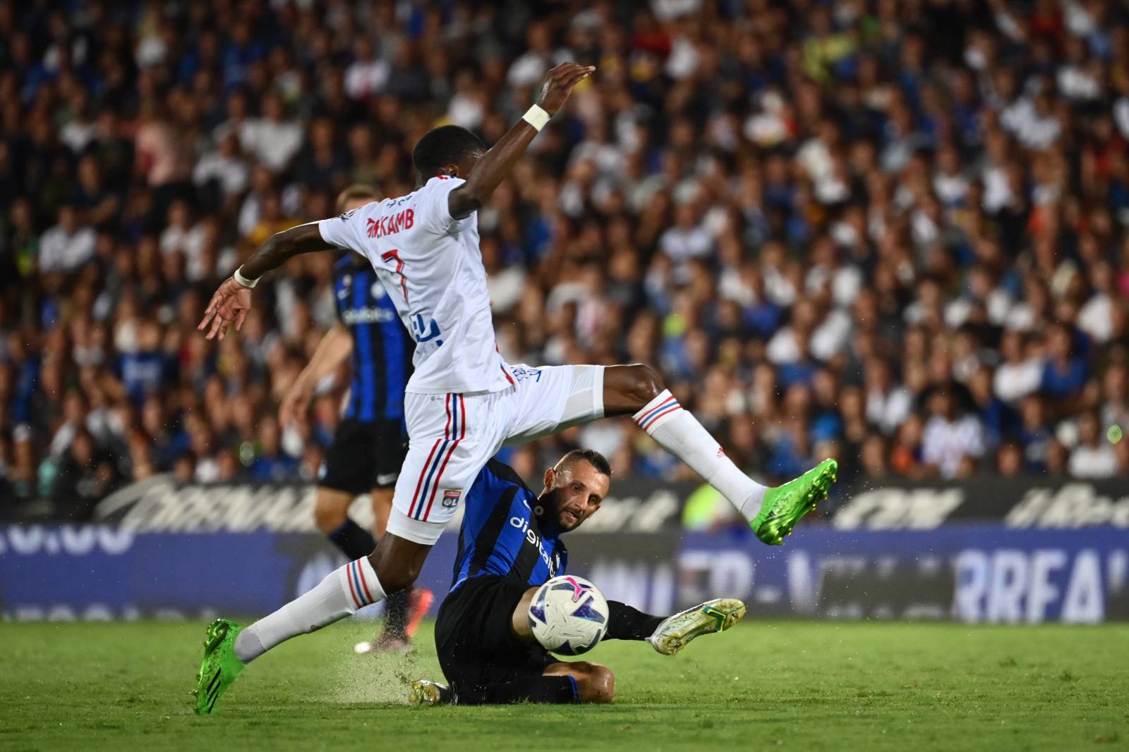 Лион&raquo; отклонил официальное предложение &laquo;ПСЖ&raquo; по Шерки