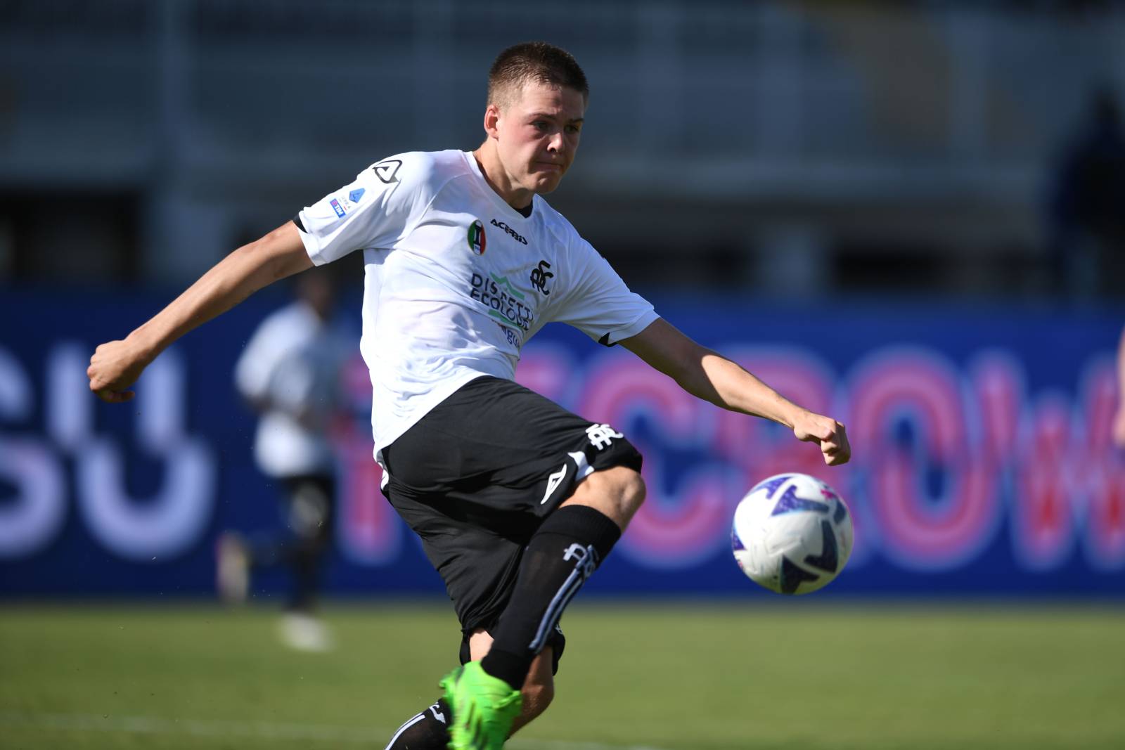 «Болонья» завершает подписание защитника «Специи»