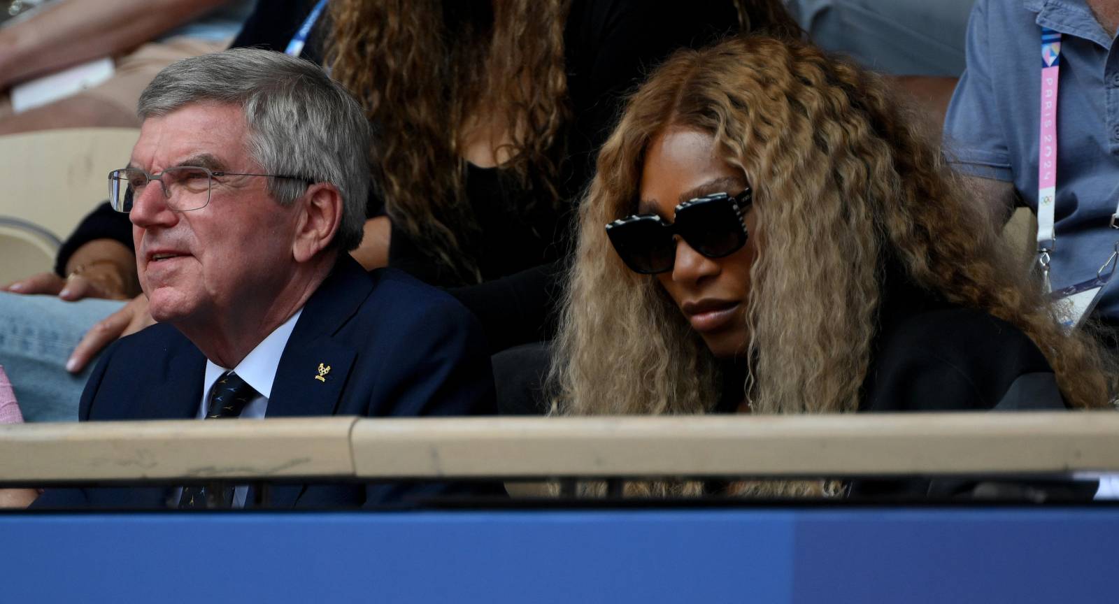 Серена Уильямс рядом с главой МОК следит за финалом между Джоковичем и Алькарасом на Олимпиаде в Париже