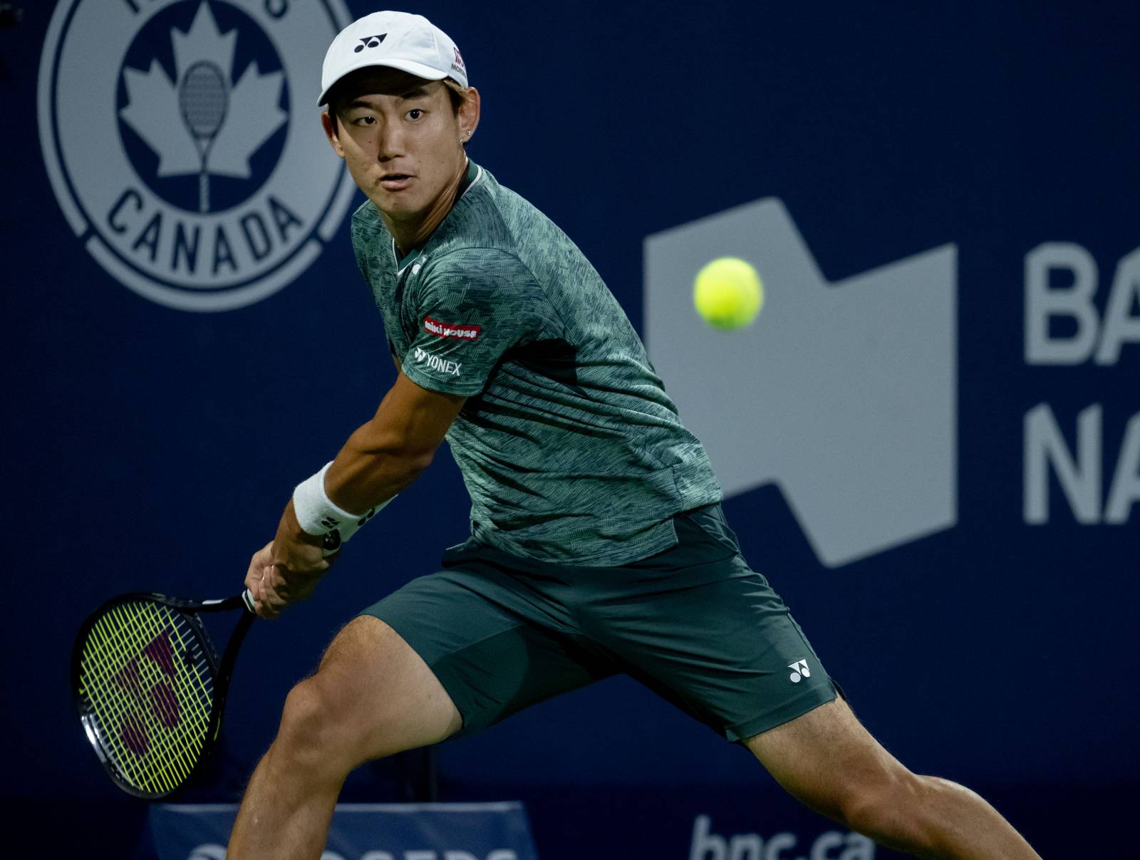 Японский теннисист объяснил причины снятия с матча US Open в пятом сете