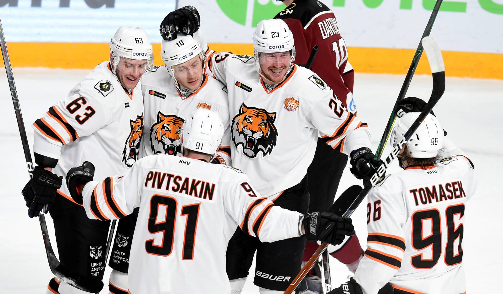 &laquo;Авангард&raquo; потерпел первое поражение в сезоне КХЛ, уступив по буллитам &laquo;Амуру&raquo;