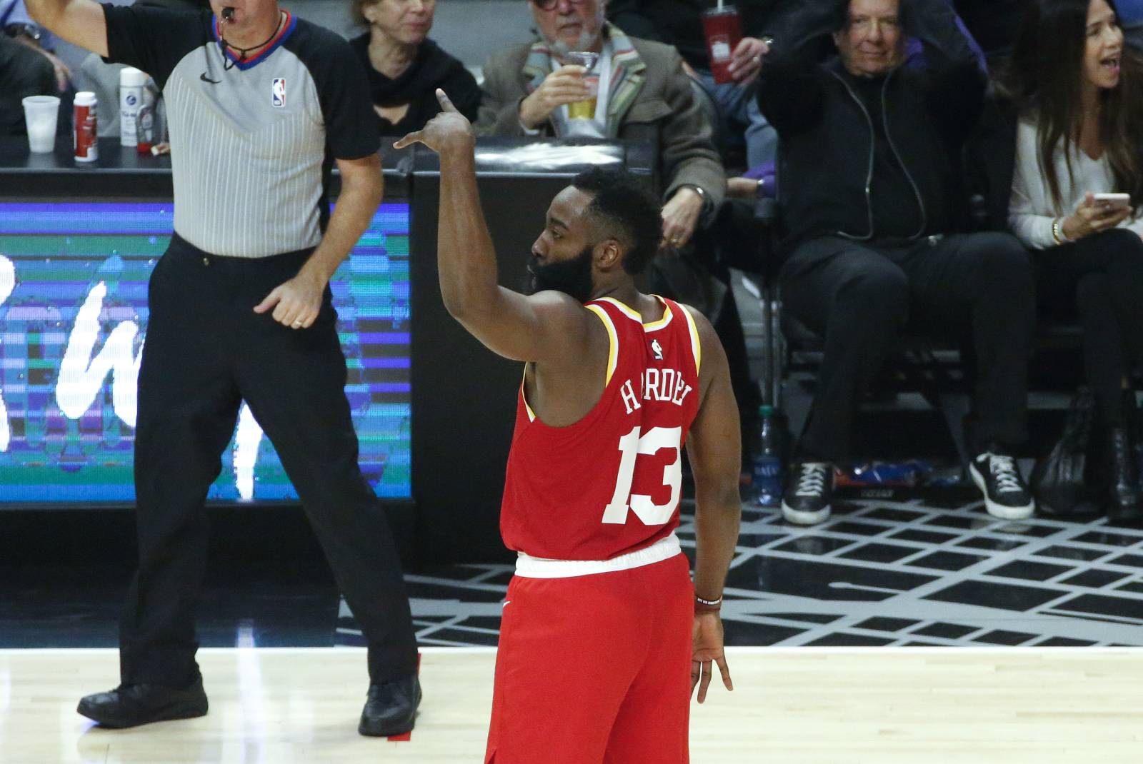 &laquo;Клипперс&raquo; в гостях обыграли &laquo;Голден Стэйт&raquo;, Харден оформил дабл-дабл